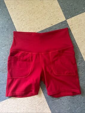 High-Waist Athletic Shorts with Dual Front Pockets — Red